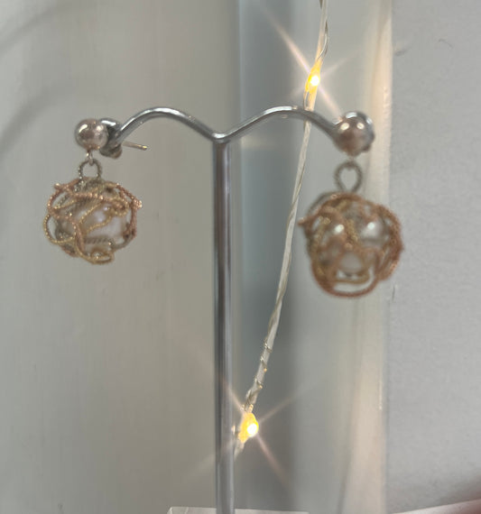 Zohar - Gold Twist Pearl Earring